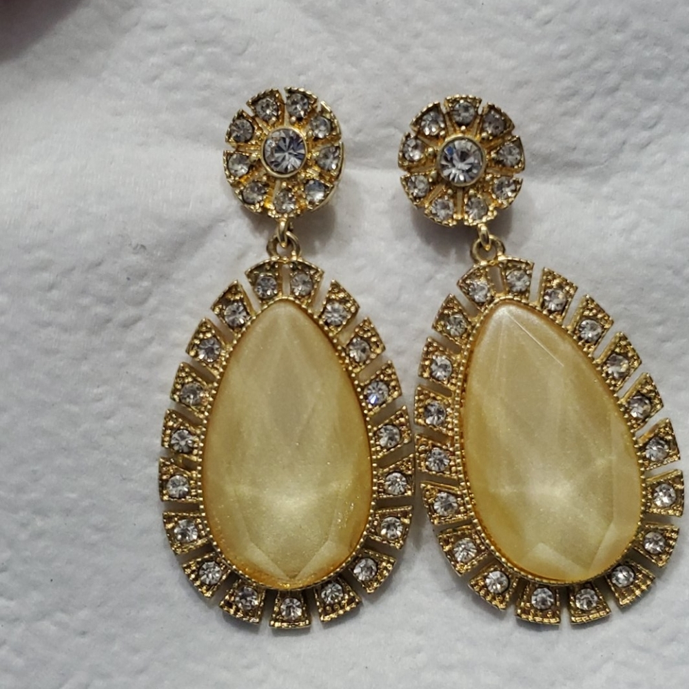 Dangle earrings